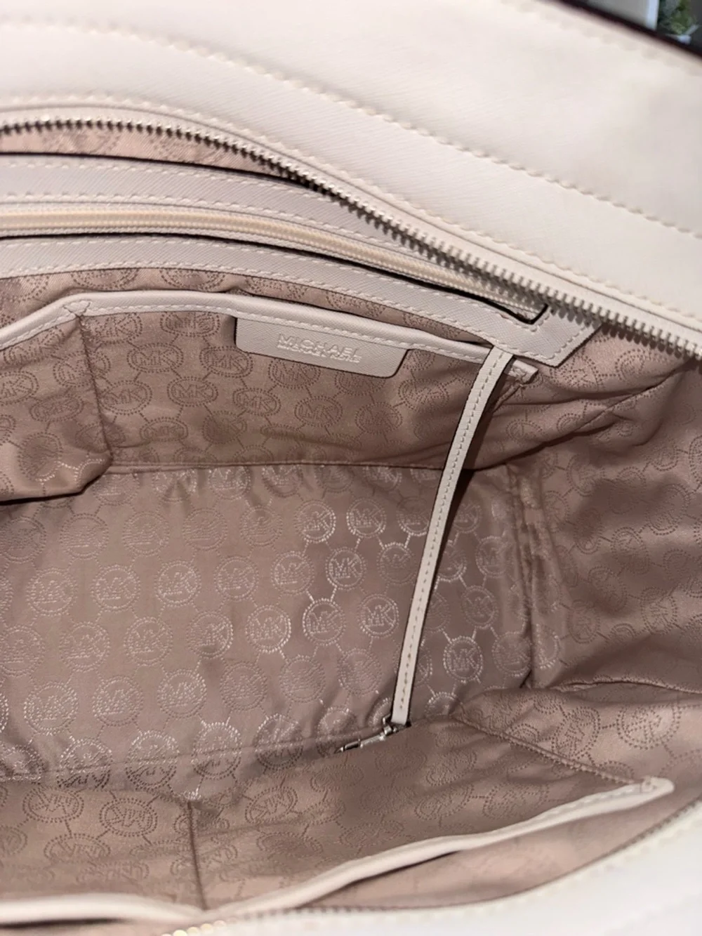 Michael Kors Large Selma white & Black crossbody Satchel Bag Silver Hardware - Picture 8 of 11
